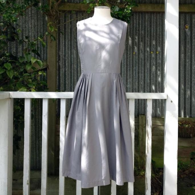 Sleeveless dress with pockets, unlined.