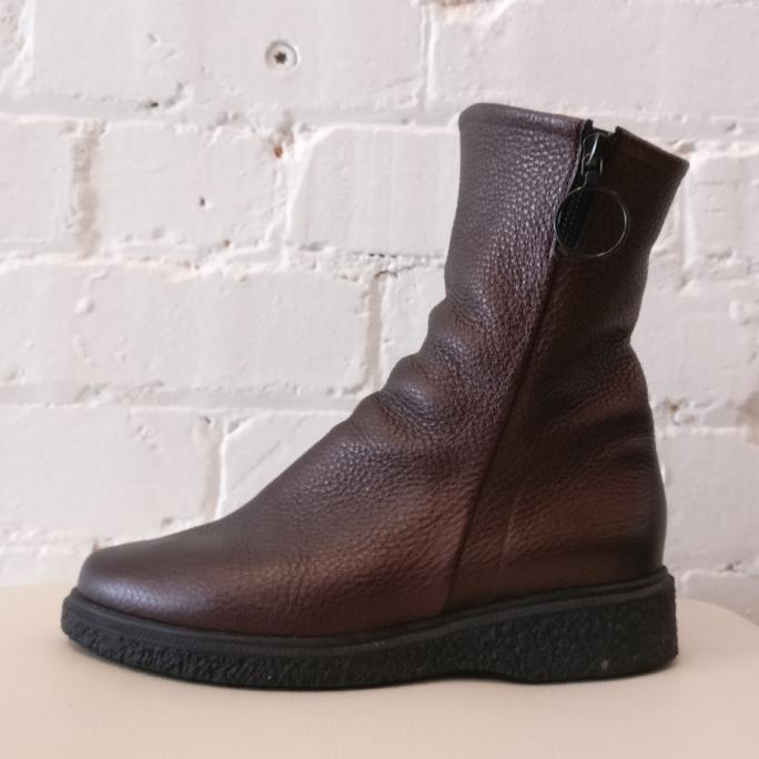 Classic soft leather molded sole boot.