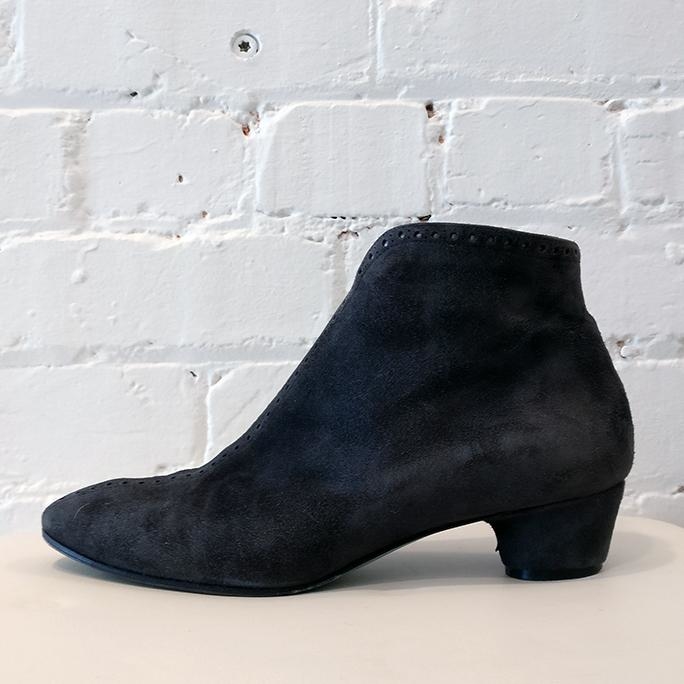 Suede ankle boot.