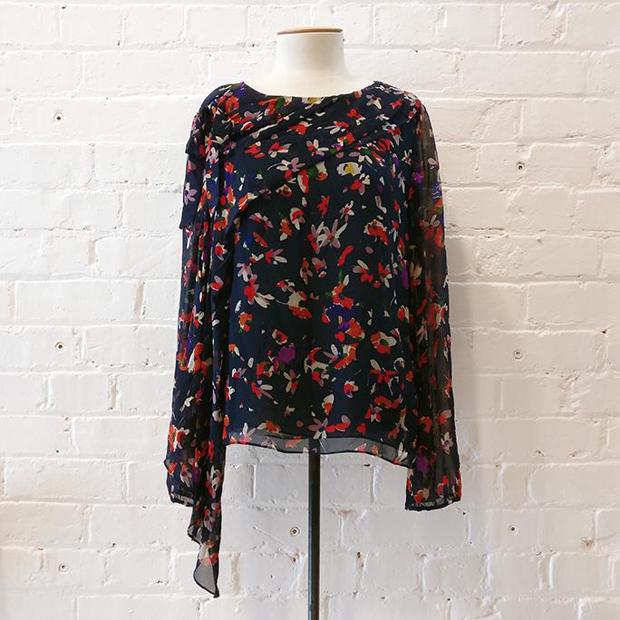 Silk floral top with bows, lined.