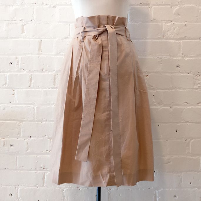 Knee-length skirt with gathered waist and pockets.