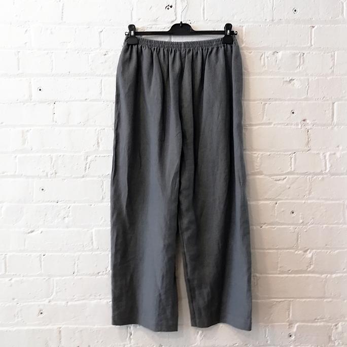 Linen wide pants with pockets.