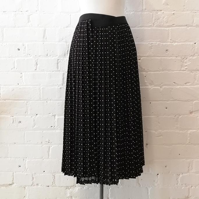 Polka dot pleated skirt with elasticated waist.