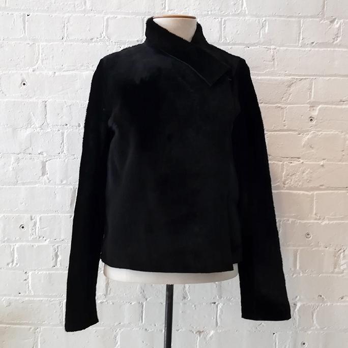 Crop jacket with pockets, fully lined.