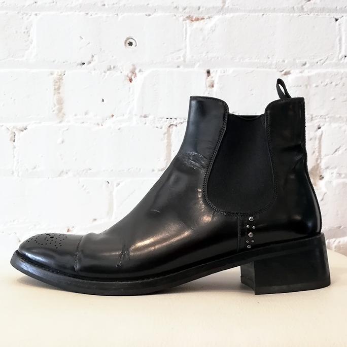 Chelsea boot with brogue toe, narrow fit.