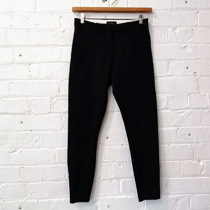 Narrow leg cropped trouser.