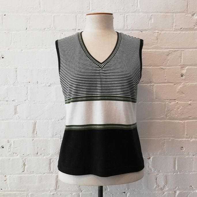 Sleeveless light knit.