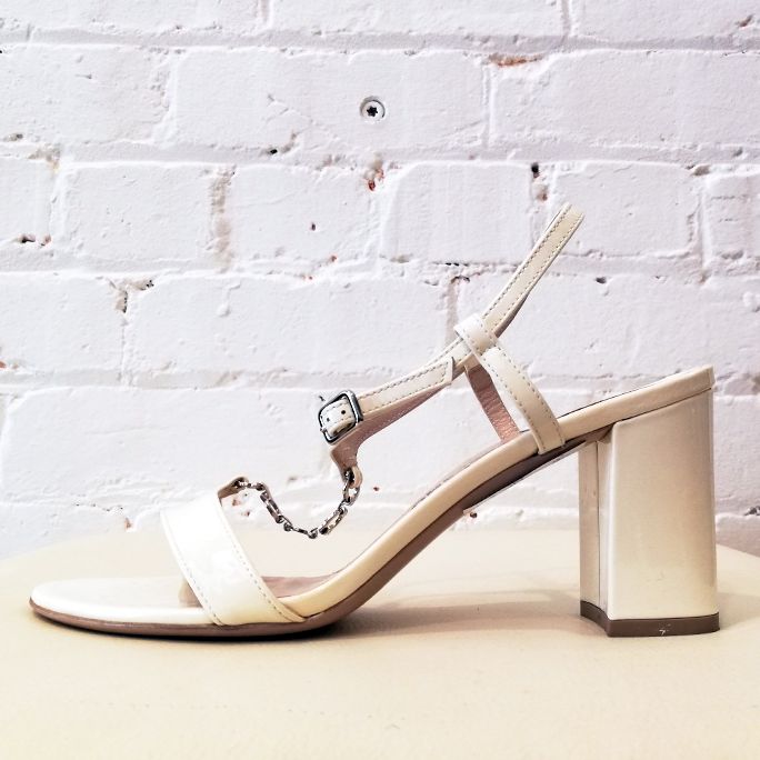 Patent leather sandal with metal chain.