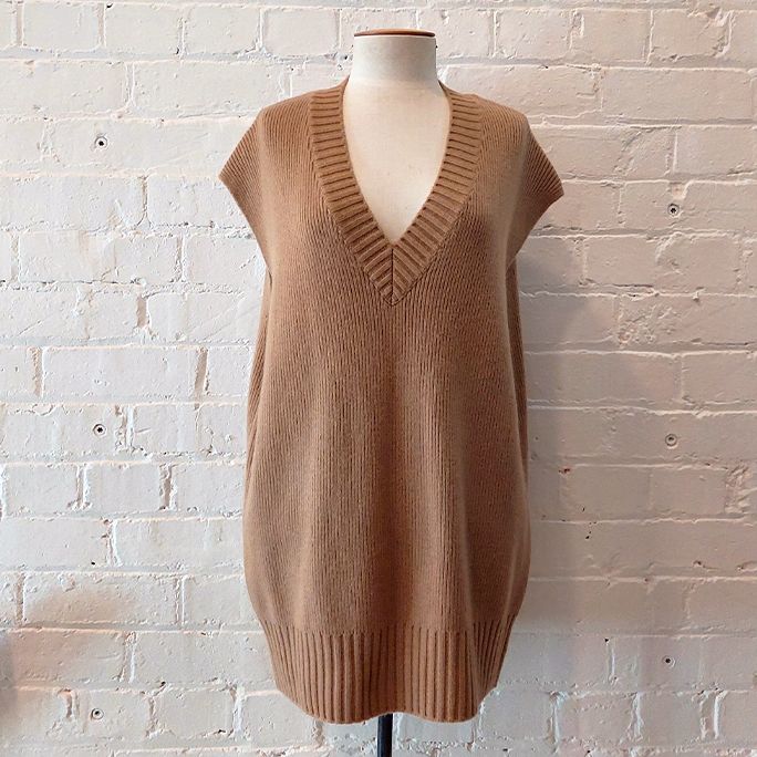 Oversize cashmere vest.