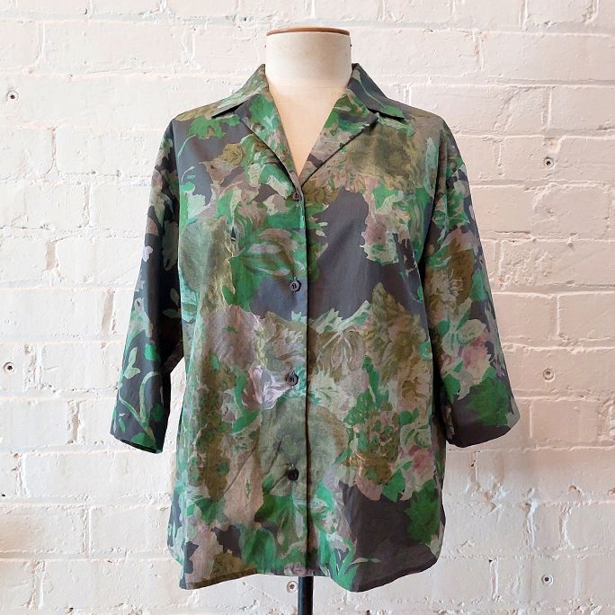 Cotton 3/4 sleeve botanic print shirt.