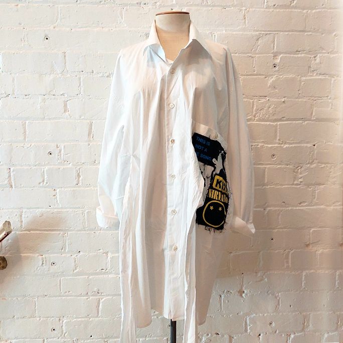 Oversize white shirt with patch.