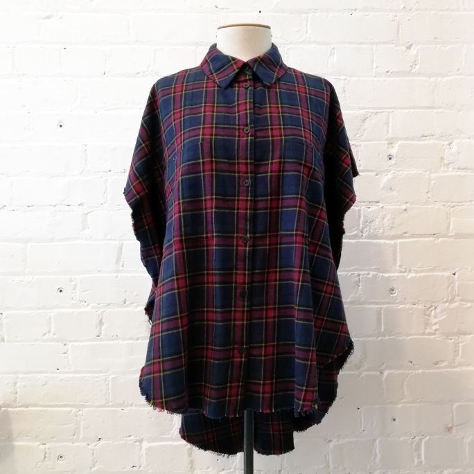 Sleeveless plaid shirt with frayed edging and two patch pockets.
