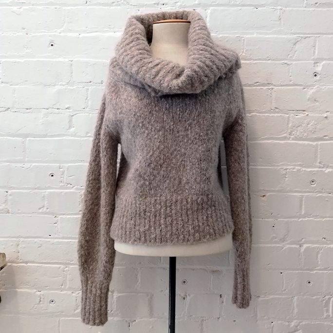 Cowl neck cropped chunky jersey.
