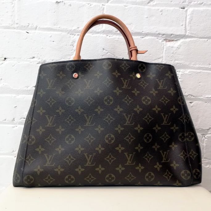Classic tote with box and dustbag.