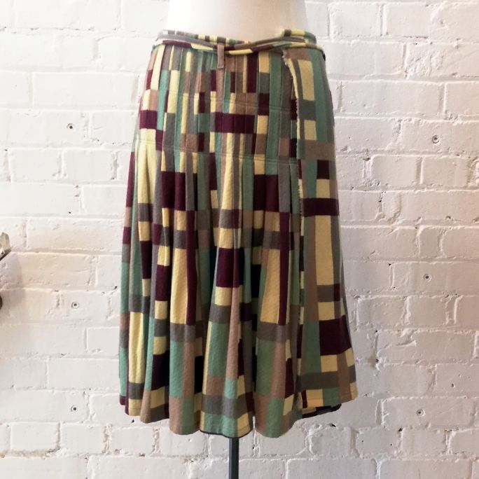 Pleated wrap-around skirt.