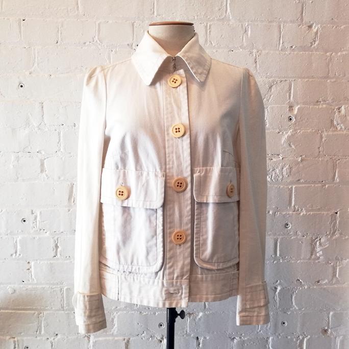 Cotton canvas casual jacket with patch pockets.