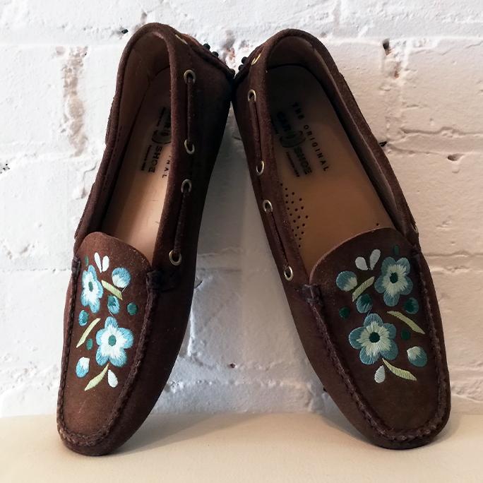Nubuck moccasin with embroidered floral detail.