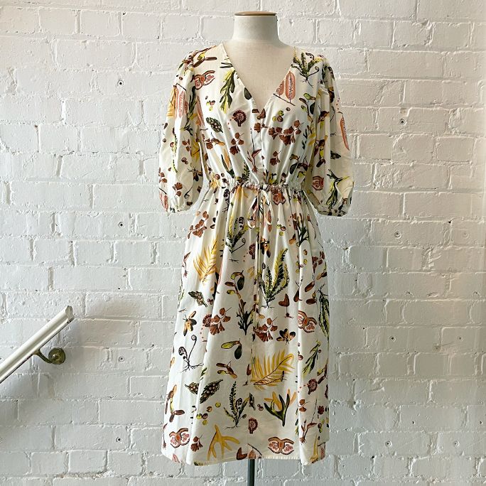 Cotton sun dress with puff sleeves and pockets.