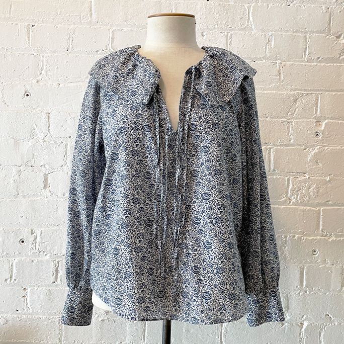 Cotton and silk top with shawl collar.