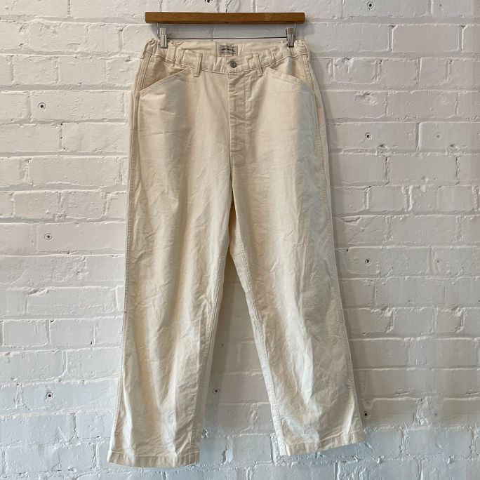Cream cotton canvas trouser.