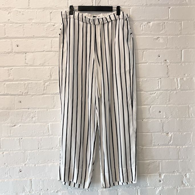 Pull-on stripe trouser with drawstring and side pockets.