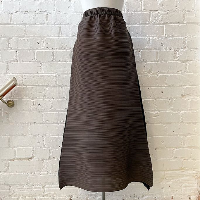 A-line skirt with contrast side panel and elastic waist.
