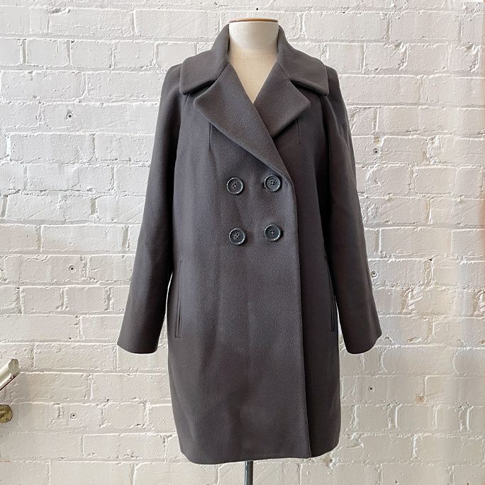 Double-breasted short coat with pockets, fully lined.