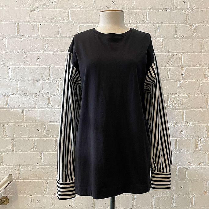 Shirt sleeve tee.