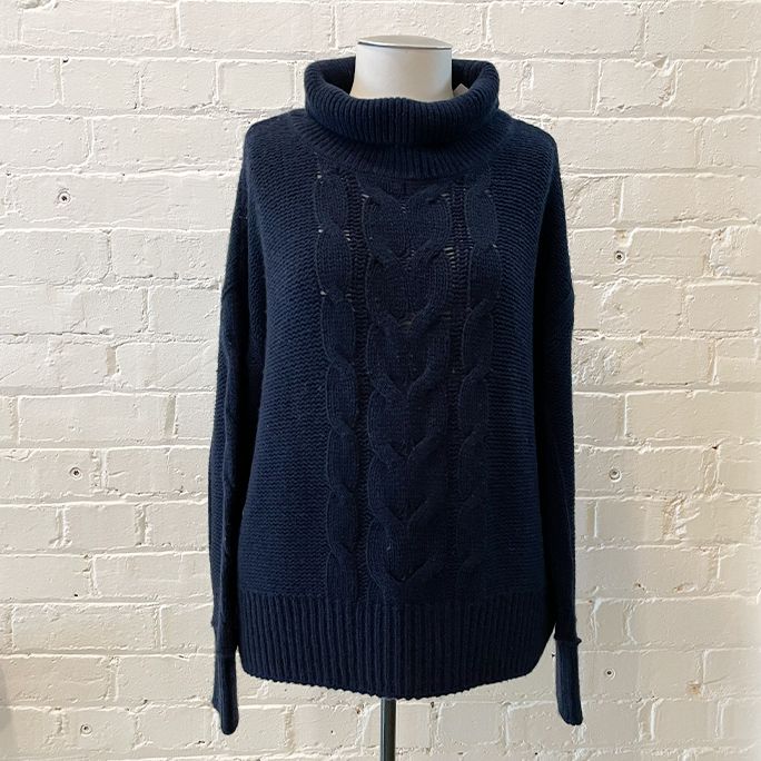 Cashmere cable knit high-neck jersey. Unworn!