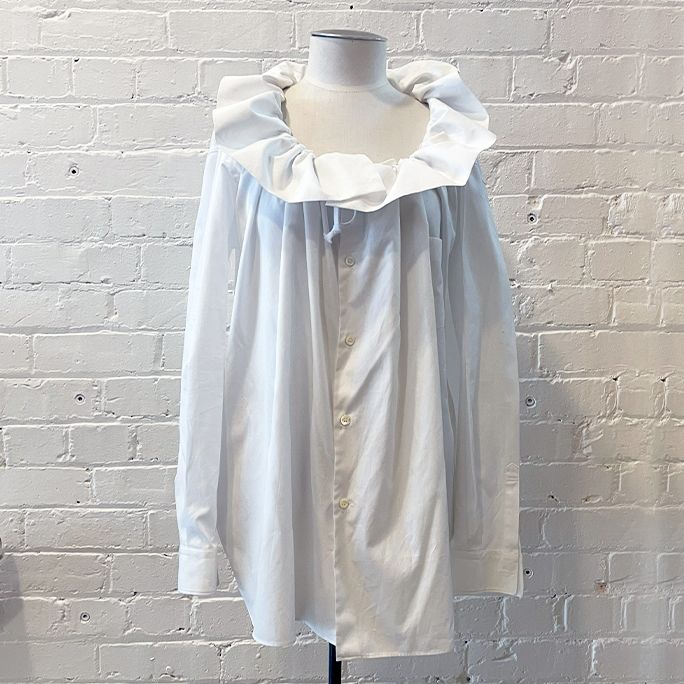 Oversize shirt with ruffle neck.