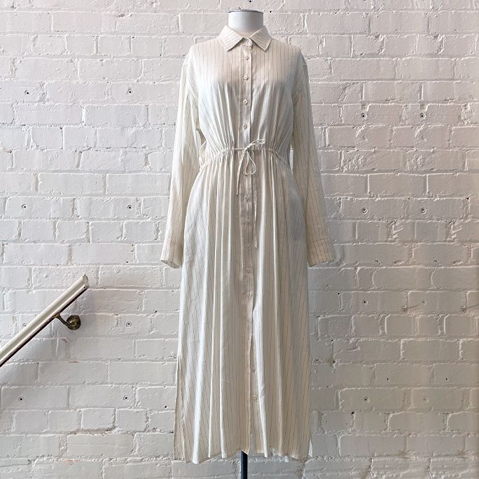 Shirt dress with pockets, unlined.