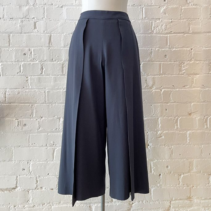 Pleated culottes with pockets.
