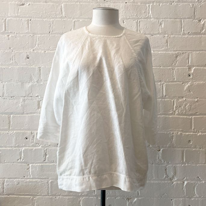 Batwing linen top.