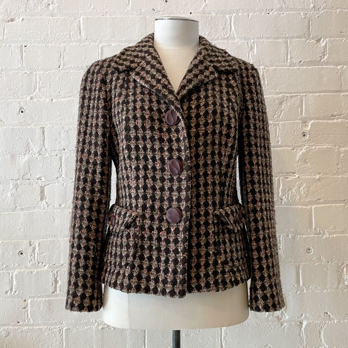 Wool mix crop jacket with patch pockets, fully lined.