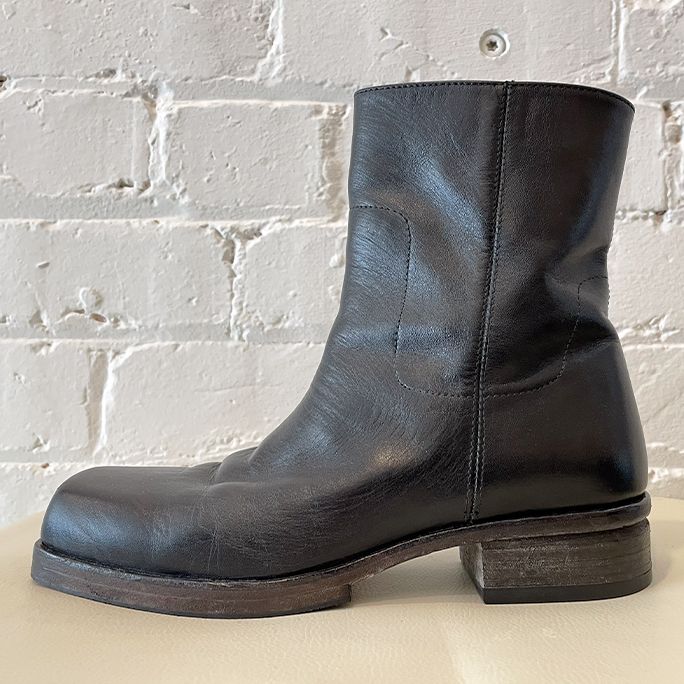 Square toe boot.