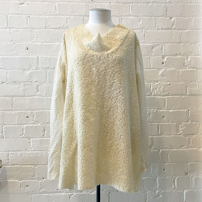 "Flute" wool top.