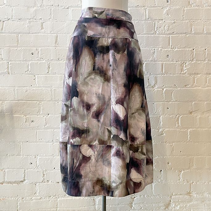 Tulip skirt with pockets, unlined.