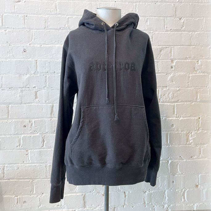 Heavyweight relaxed fit hoodie with pouch pocket and "Aotearoa" embroidered text.