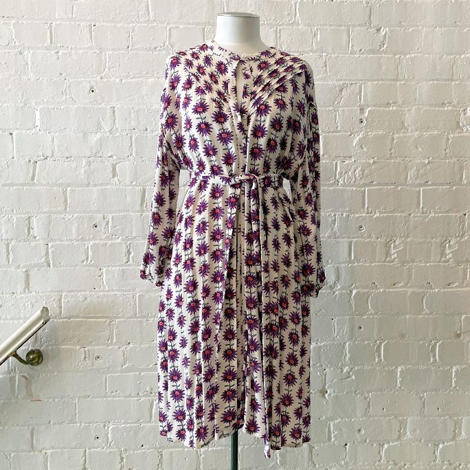 Shirt dress with pockets, unlined.