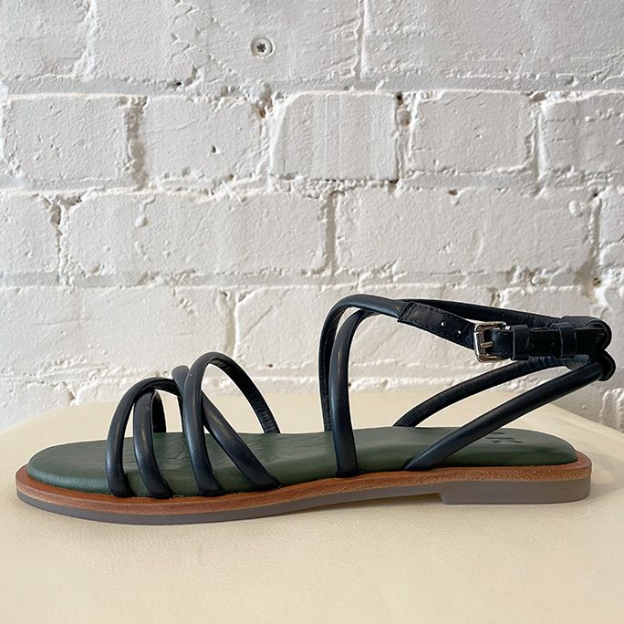 "Peder" sandal.