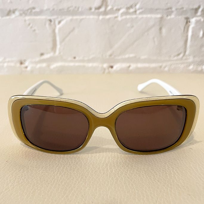 "Monoi" sunglasses.